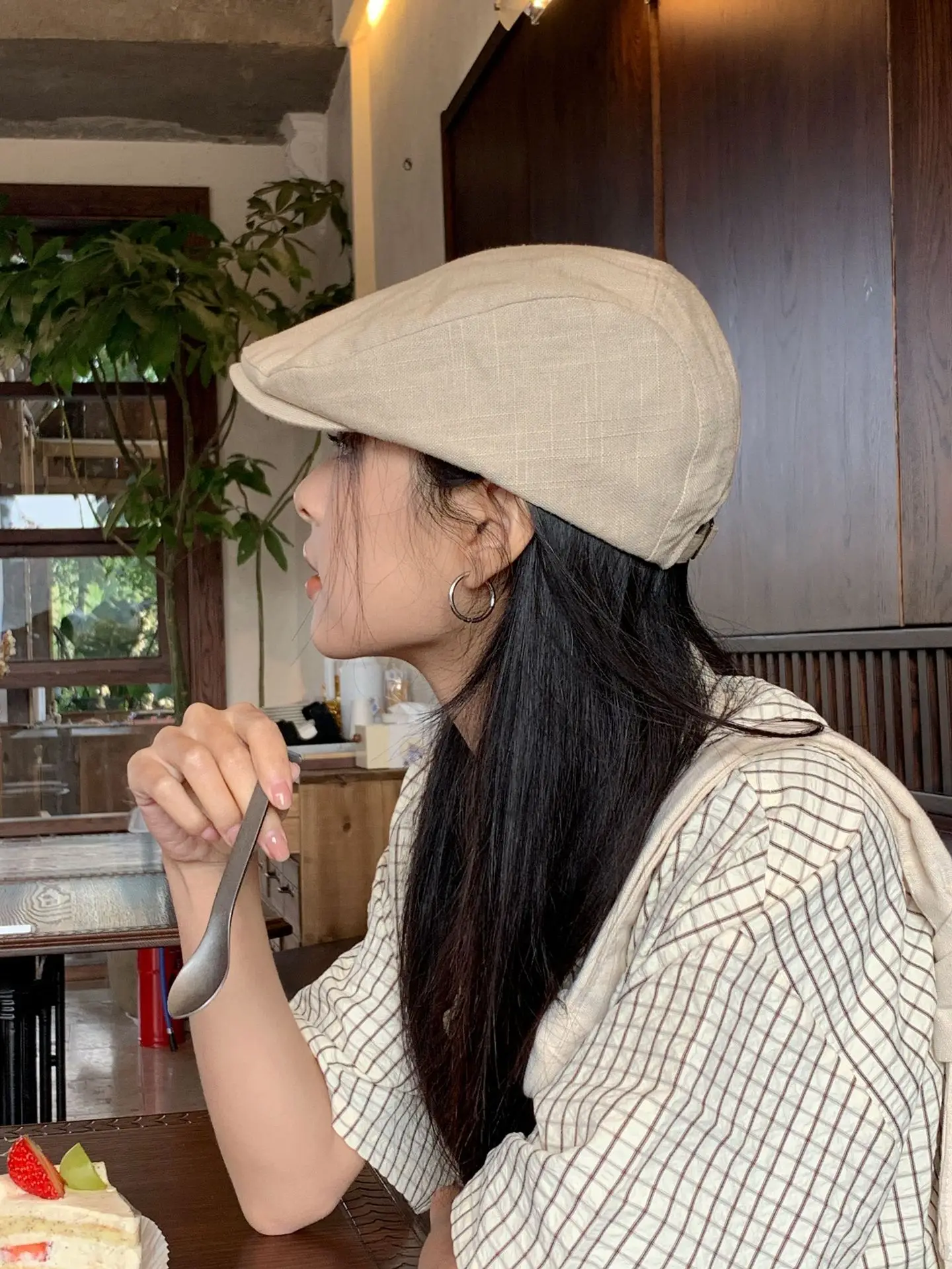 British Style Vintage Newsboy Cap for Men Women Black — feature 4