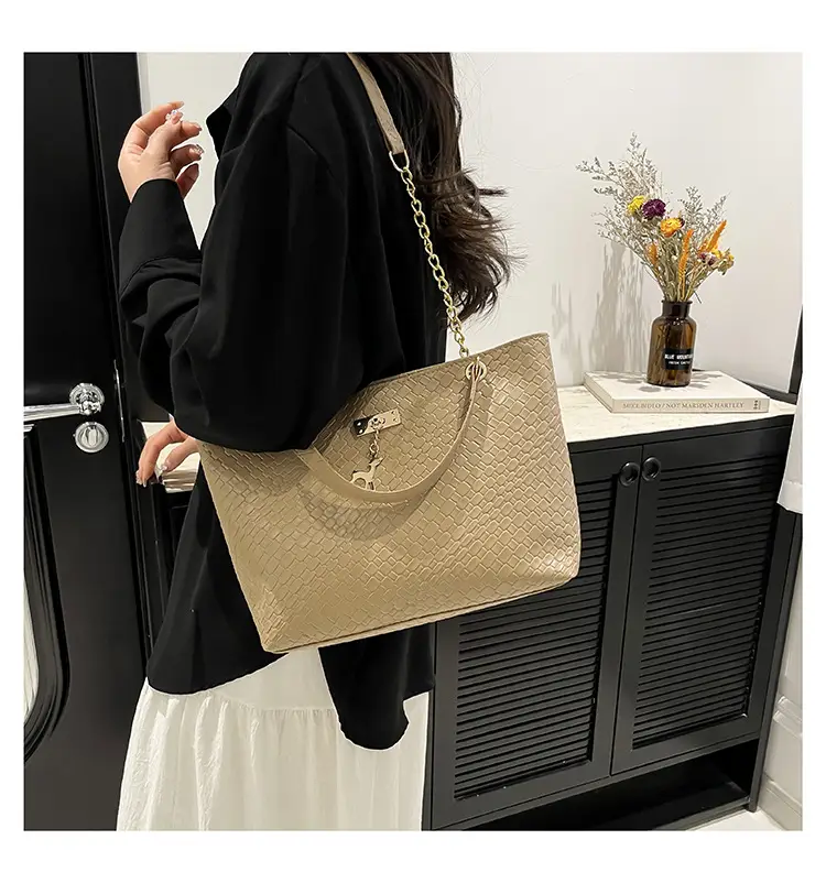 2025 Spring Women's Solid Color Shoulder Bags — feature 16