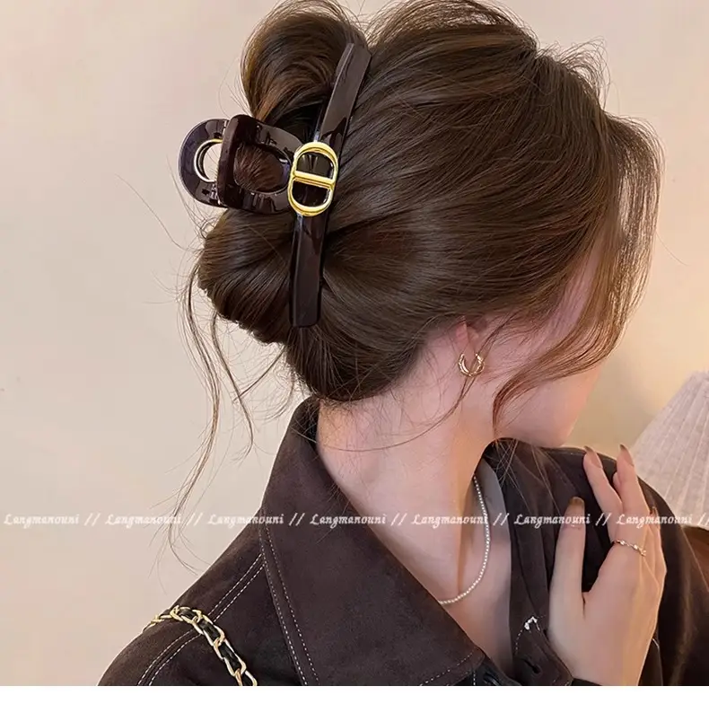Retro Gold Shark Clip Hair Accessory for Women — feature 1