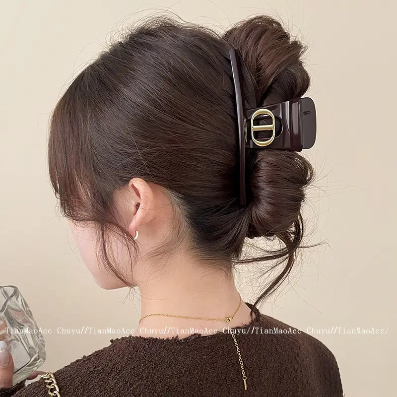 Retro Gold Shark Clip Hair Accessory for Women - Image 4