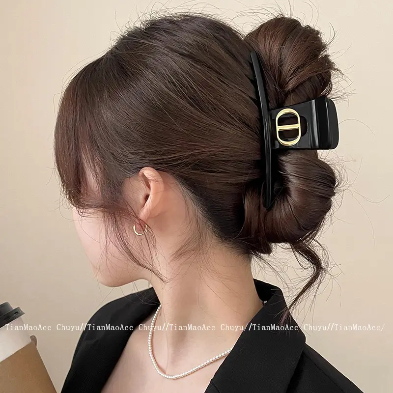 Retro Gold Shark Clip Hair Accessory for Women - Image 5