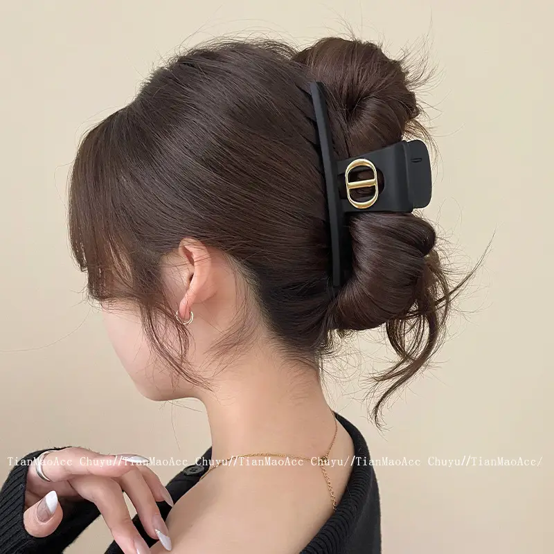 Retro Gold Shark Clip Hair Accessory for Women - Image 6