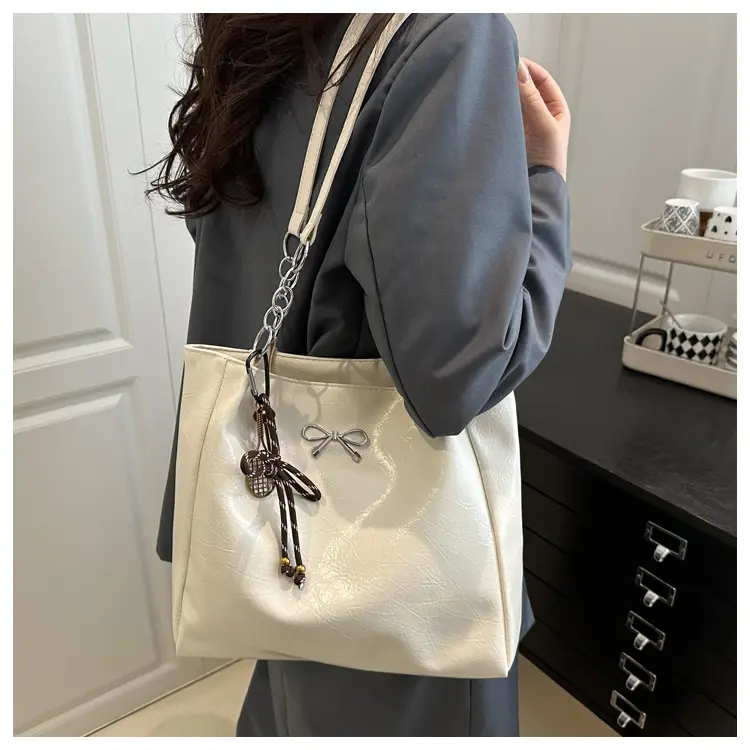 Silver Butterfly Shoulder Bag for Women 2025 — feature 11