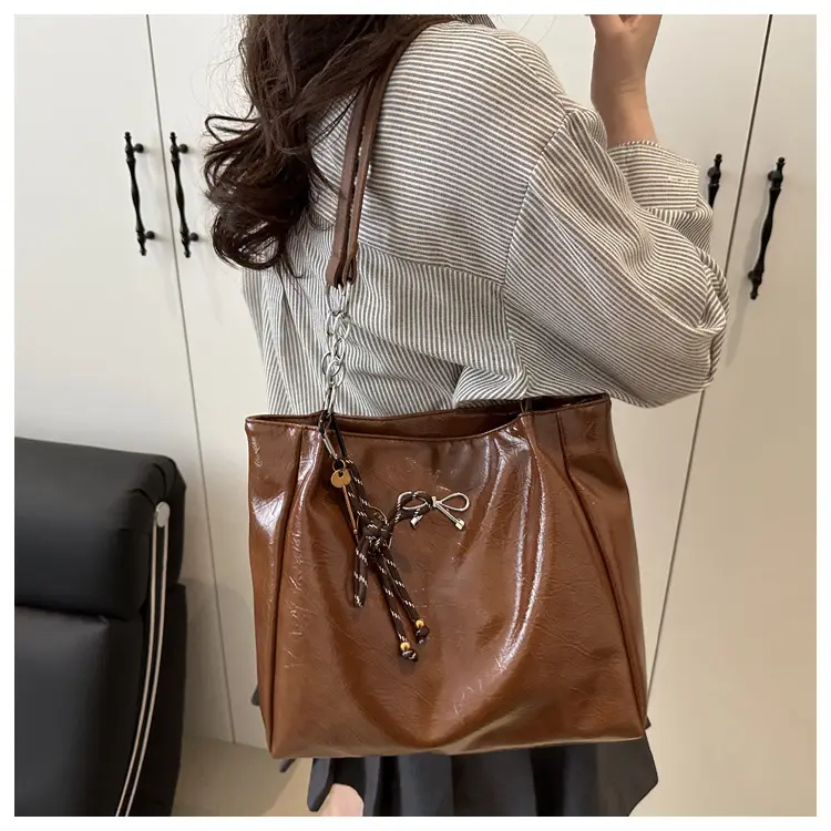 Silver Butterfly Shoulder Bag for Women 2025 — feature 13