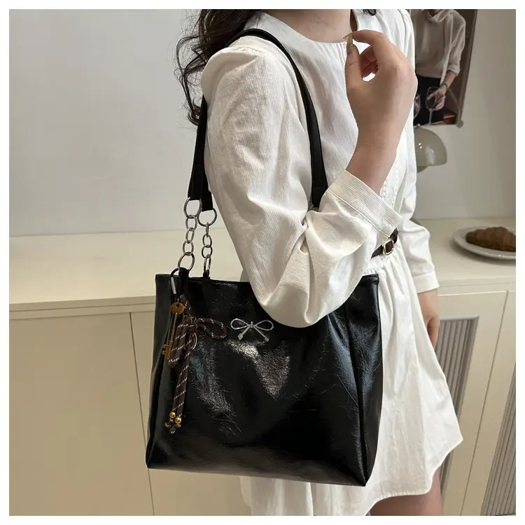 Silver Butterfly Shoulder Bag for Women 2025 — feature 16