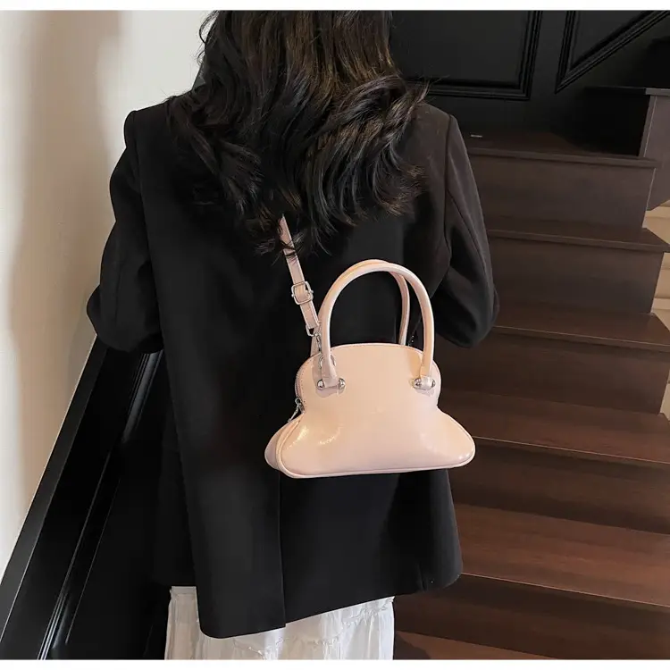 Black Crossbody Shell Bag for Women Spring Summer 2026 — feature 29