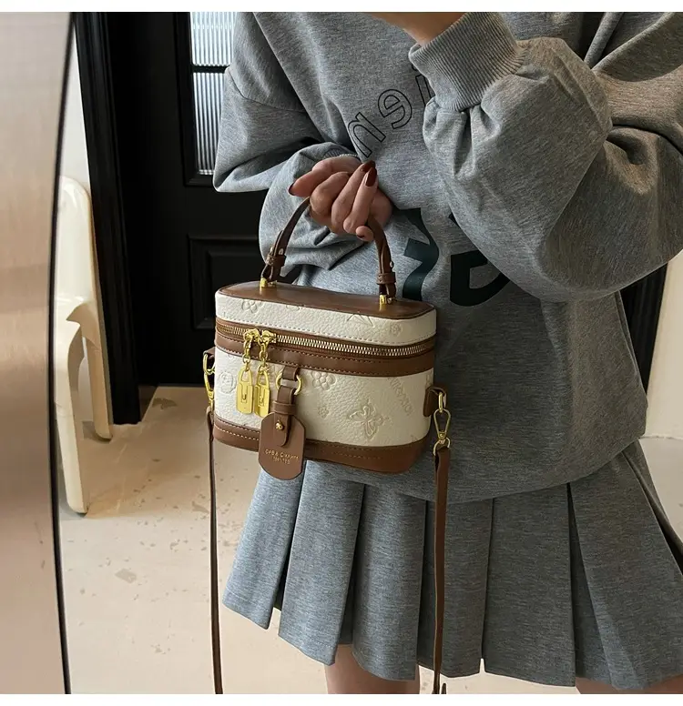 Women's Crossbody Leather Zipper Bag Tan Beige — feature 11