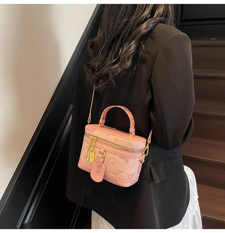 Women's Crossbody Leather Zipper Bag Tan Beige — feature 12