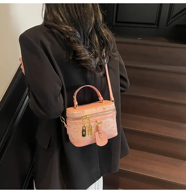 Women's Crossbody Leather Zipper Bag Tan Beige — feature 13