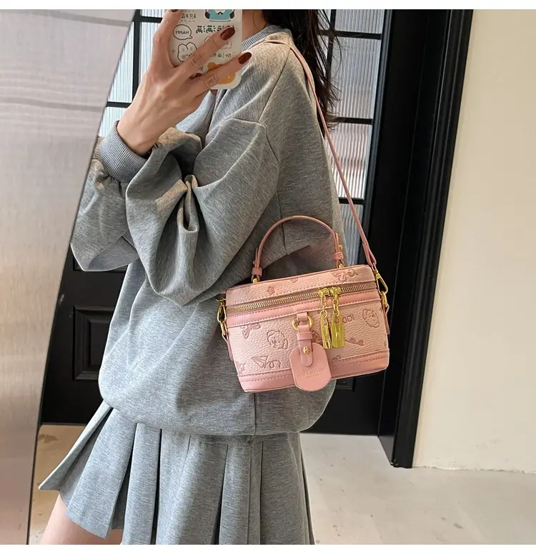 Women's Crossbody Leather Zipper Bag Tan Beige — feature 14