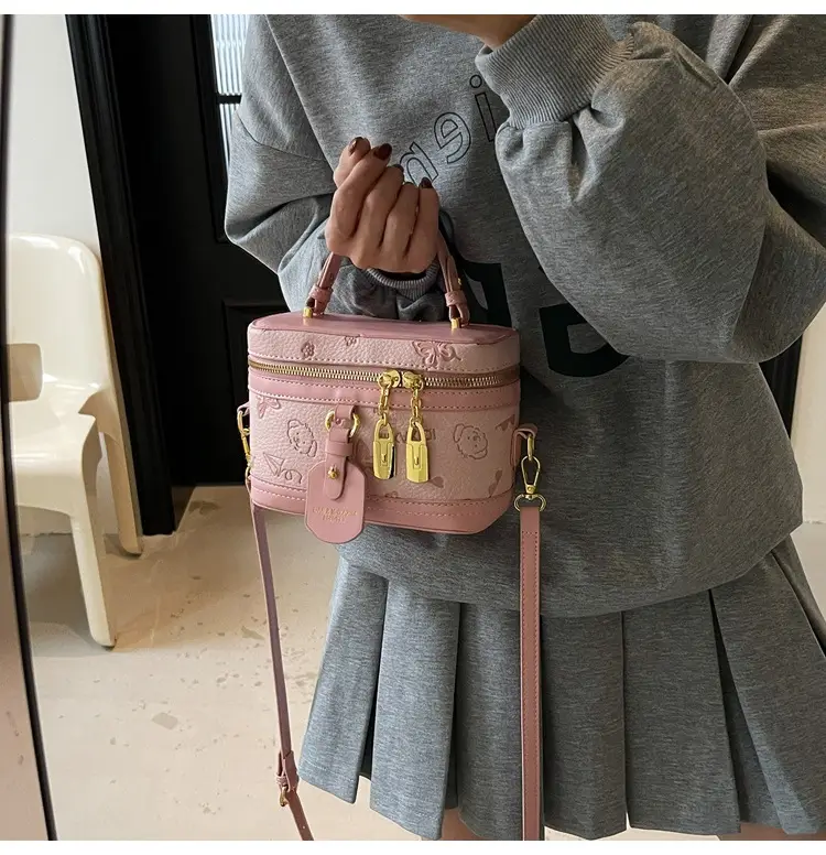 Women's Crossbody Leather Zipper Bag Tan Beige — feature 15