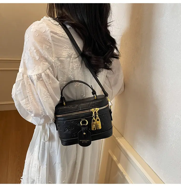 Women's Crossbody Leather Zipper Bag Tan Beige — feature 18