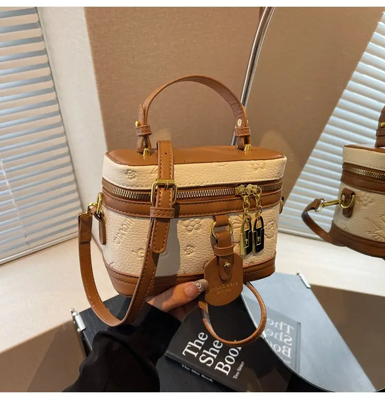 Women's Crossbody Leather Zipper Bag Tan Beige — feature 20
