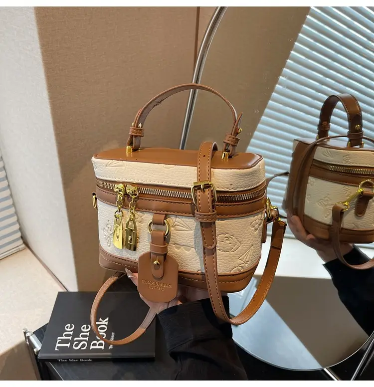 Women's Crossbody Leather Zipper Bag Tan Beige — feature 21