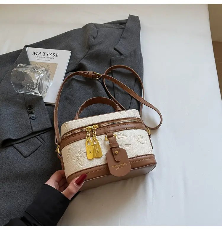 Women's Crossbody Leather Zipper Bag Tan Beige — feature 22