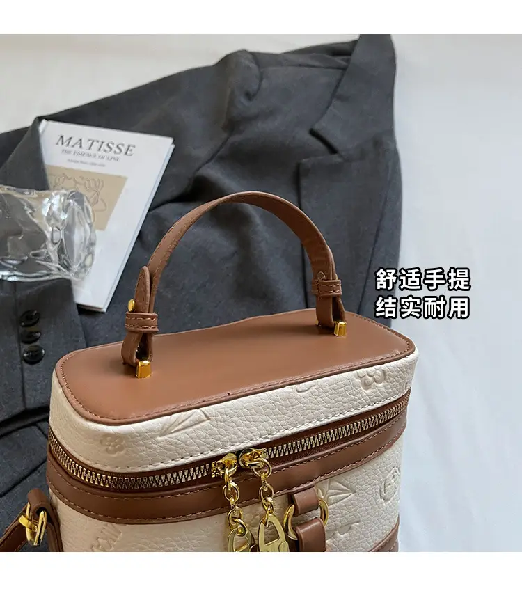 Women's Crossbody Leather Zipper Bag Tan Beige — feature 4