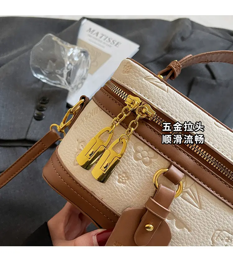 Women's Crossbody Leather Zipper Bag Tan Beige — feature 6