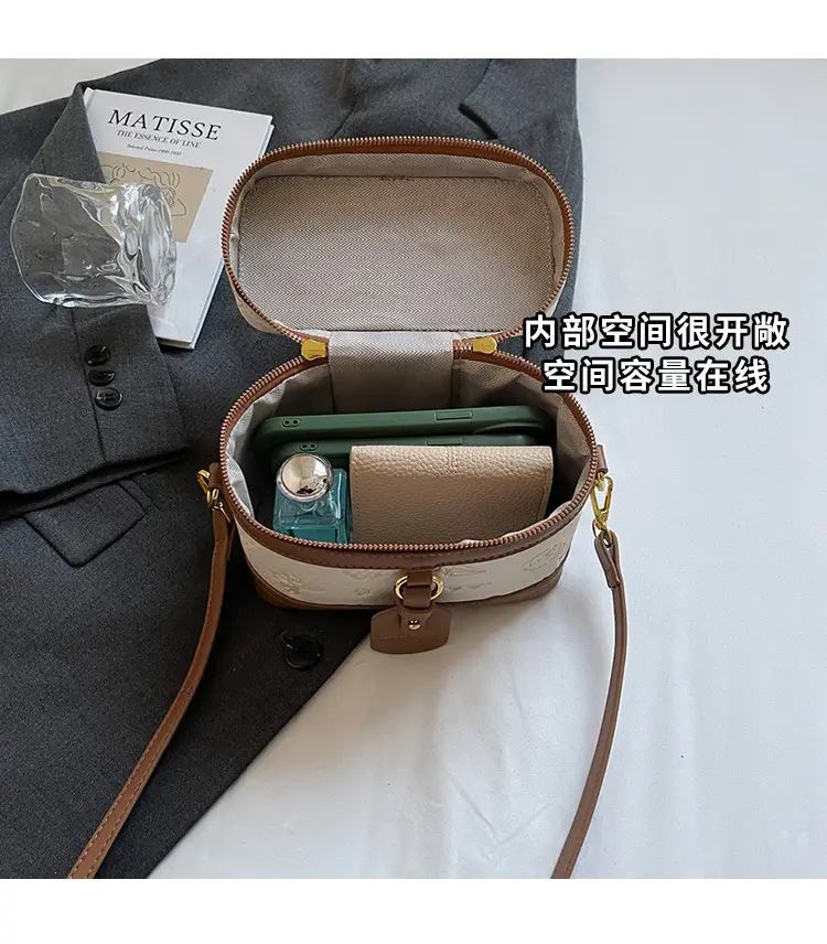 Women's Crossbody Leather Zipper Bag Tan Beige — feature 7