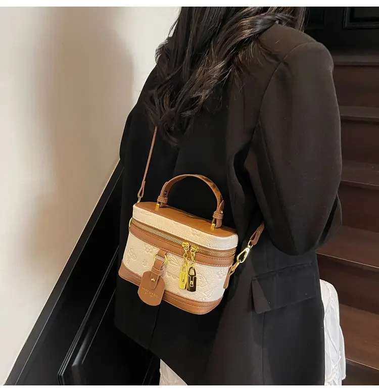 Women's Crossbody Leather Zipper Bag Tan Beige — feature 8