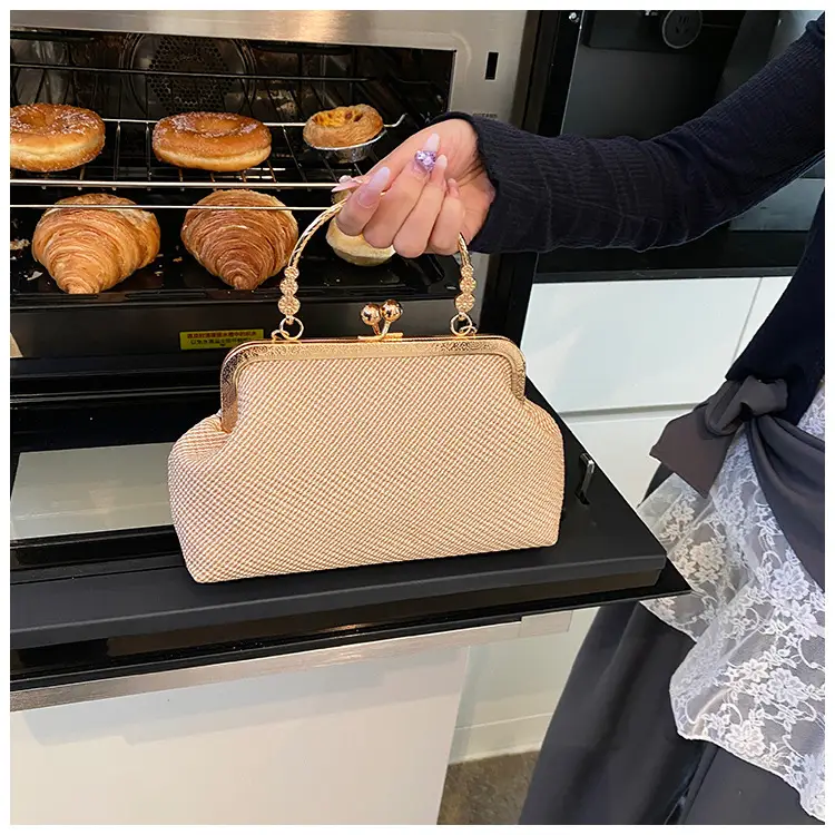 Women's Elegant Gold Chain Shoulder Bag 2025 Spring — feature 10