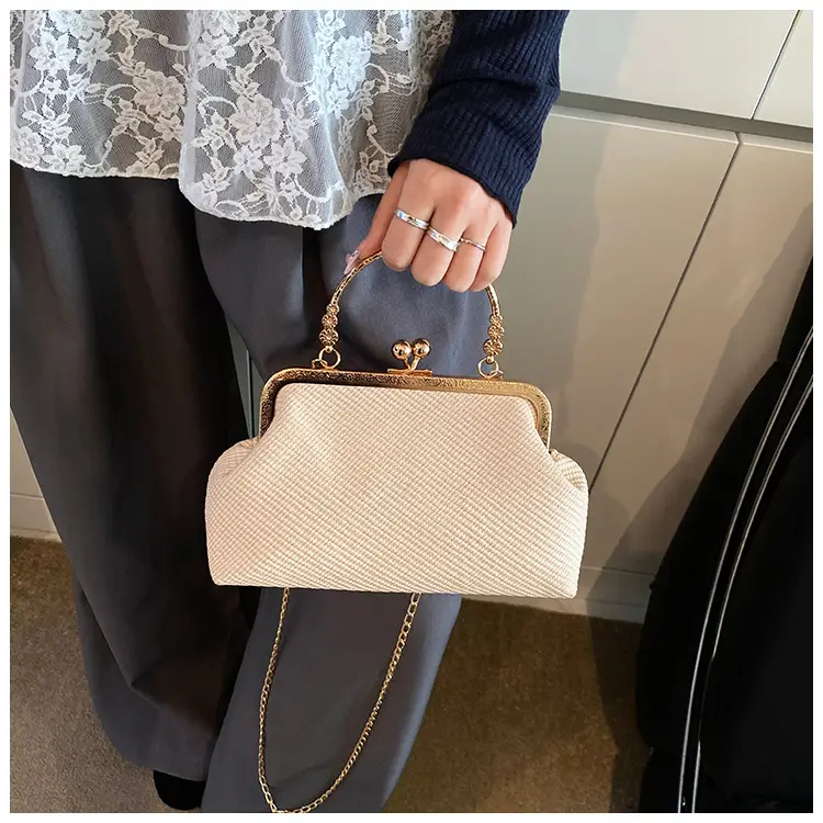 Women's Elegant Gold Chain Shoulder Bag 2025 Spring — feature 11