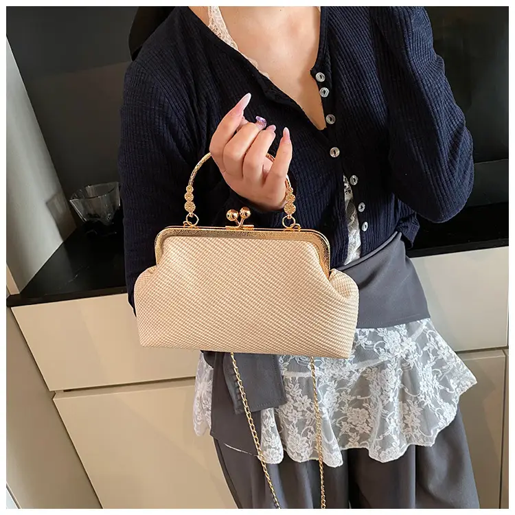 Women's Elegant Gold Chain Shoulder Bag 2025 Spring — feature 12