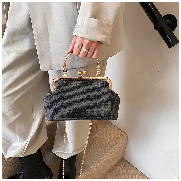 Women's Elegant Gold Chain Shoulder Bag 2025 Spring — feature 15