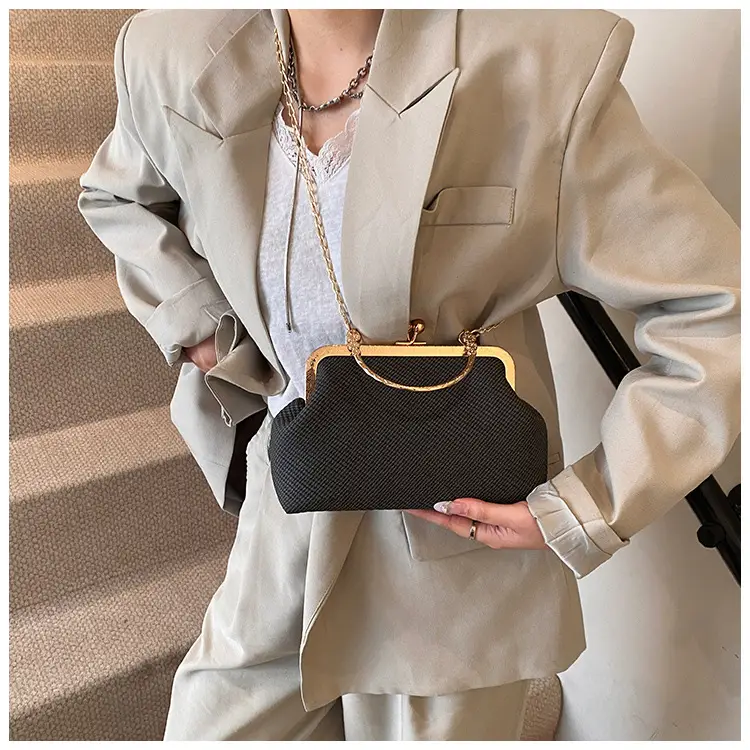 Women's Elegant Gold Chain Shoulder Bag 2025 Spring — feature 16