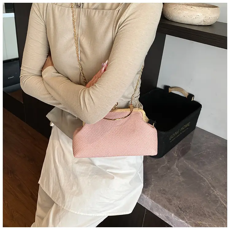 Women's Elegant Gold Chain Shoulder Bag 2025 Spring — feature 17