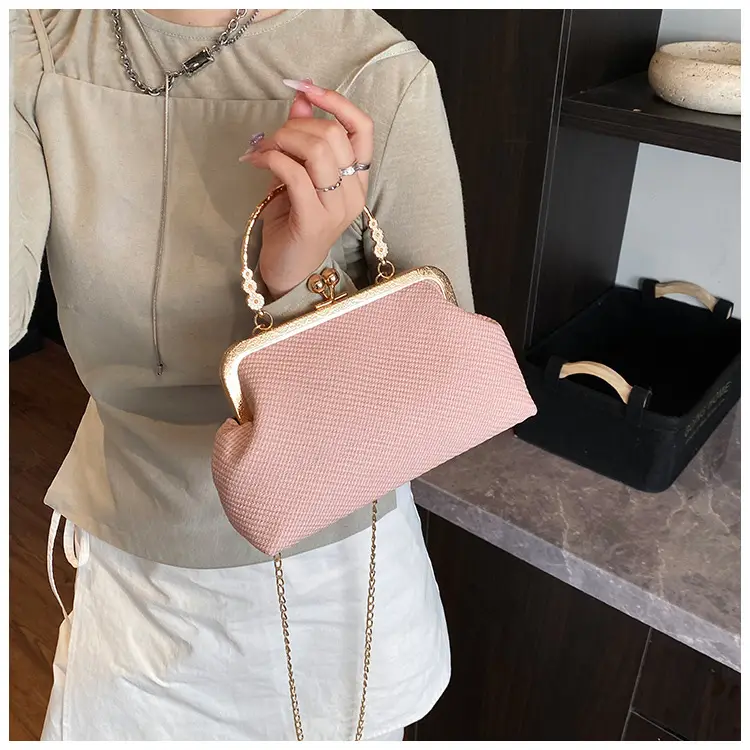 Women's Elegant Gold Chain Shoulder Bag 2025 Spring — feature 18