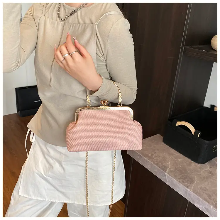 Women's Elegant Gold Chain Shoulder Bag 2025 Spring — feature 19