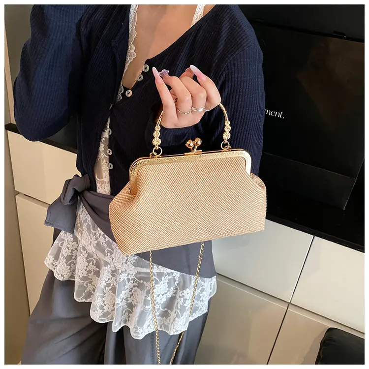 Women's Elegant Gold Chain Shoulder Bag 2025 Spring — feature 8