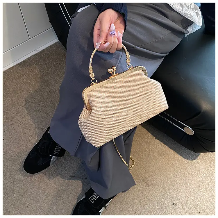 Women's Elegant Gold Chain Shoulder Bag 2025 Spring — feature 9