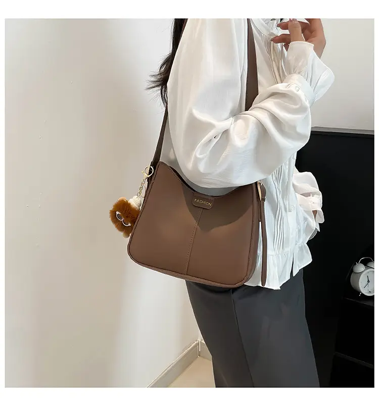 White Western Style Crossbody Bag with Pendant — feature 10