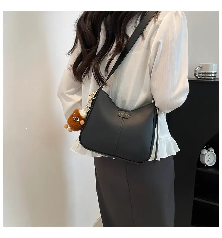 White Western Style Crossbody Bag with Pendant — feature 12