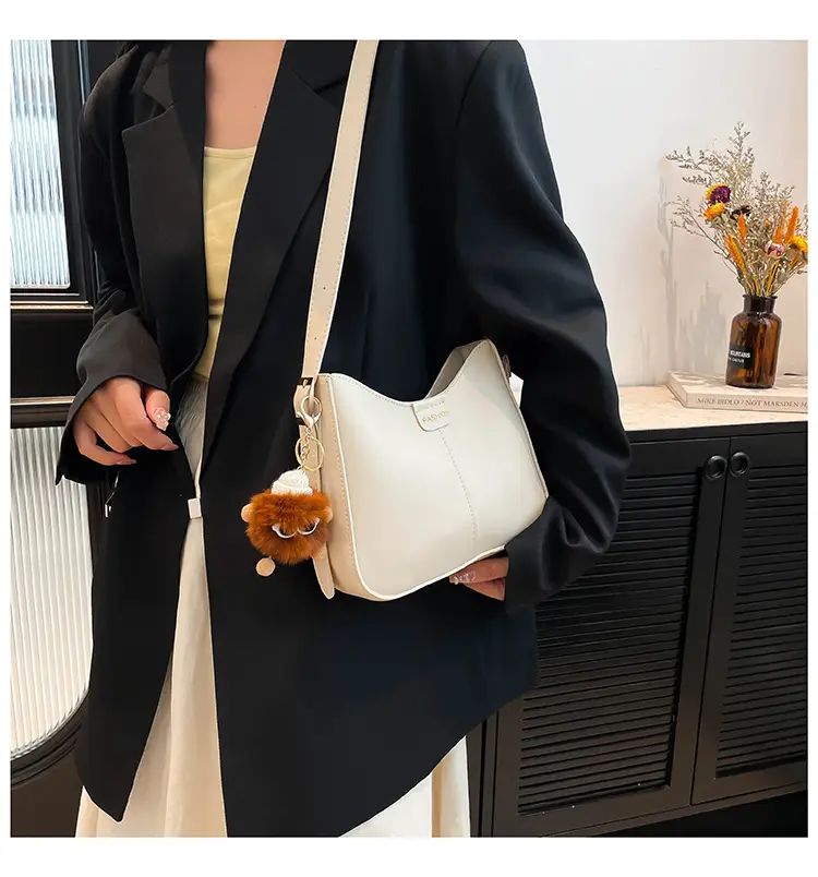 White Western Style Crossbody Bag with Pendant — feature 16