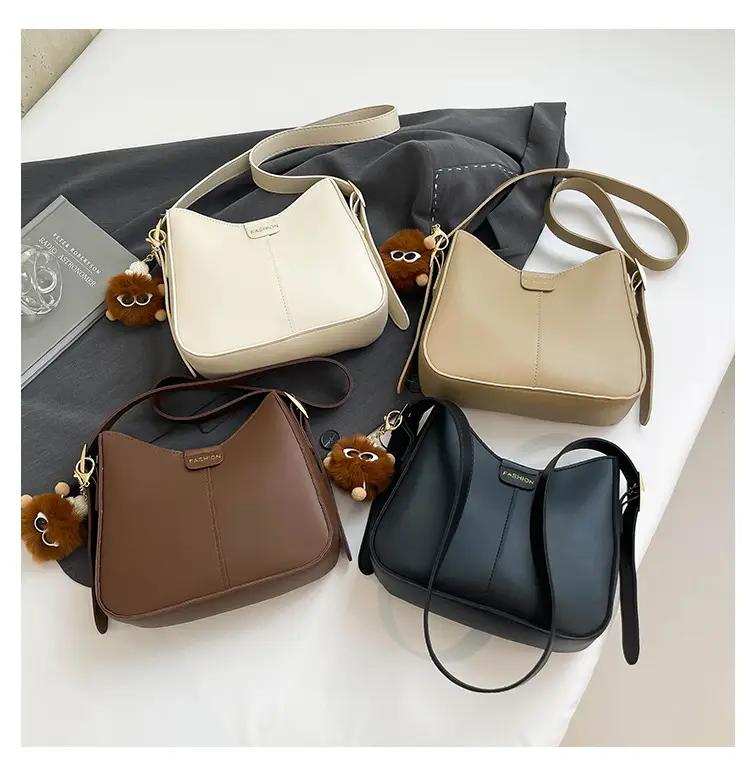 White Western Style Crossbody Bag with Pendant — feature 2
