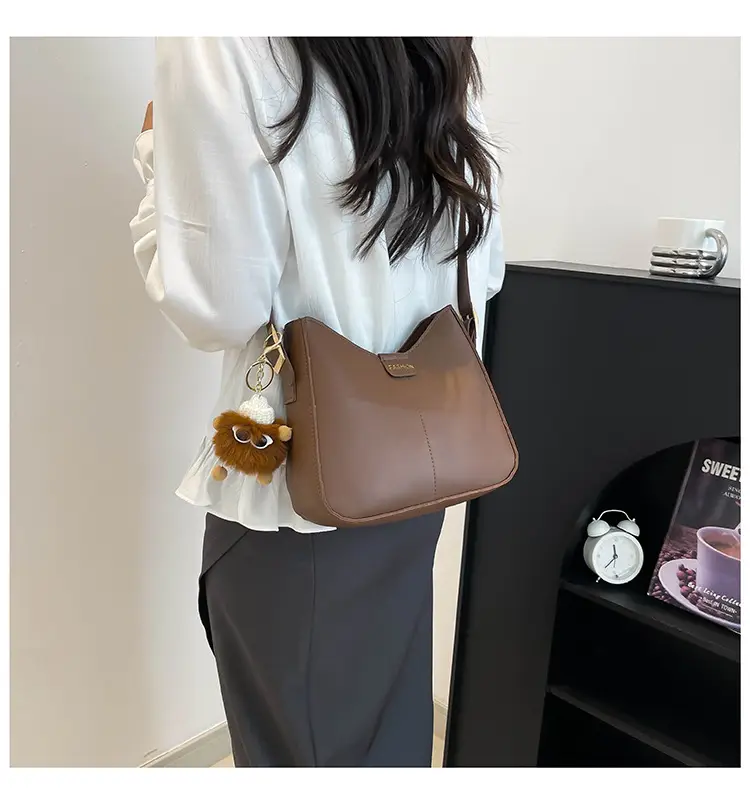 White Western Style Crossbody Bag with Pendant — feature 8