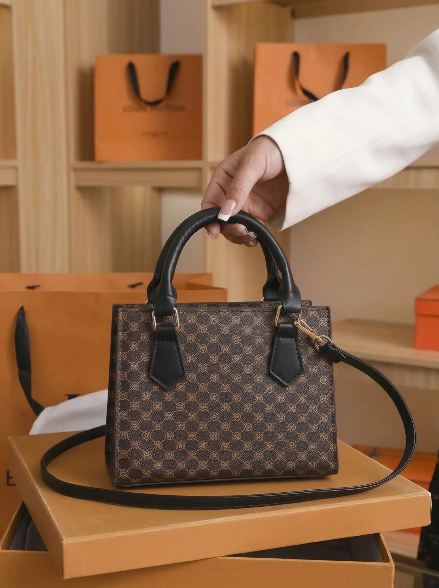 Vintage Checkered Handbag for Women with Leather Handles - Image 5