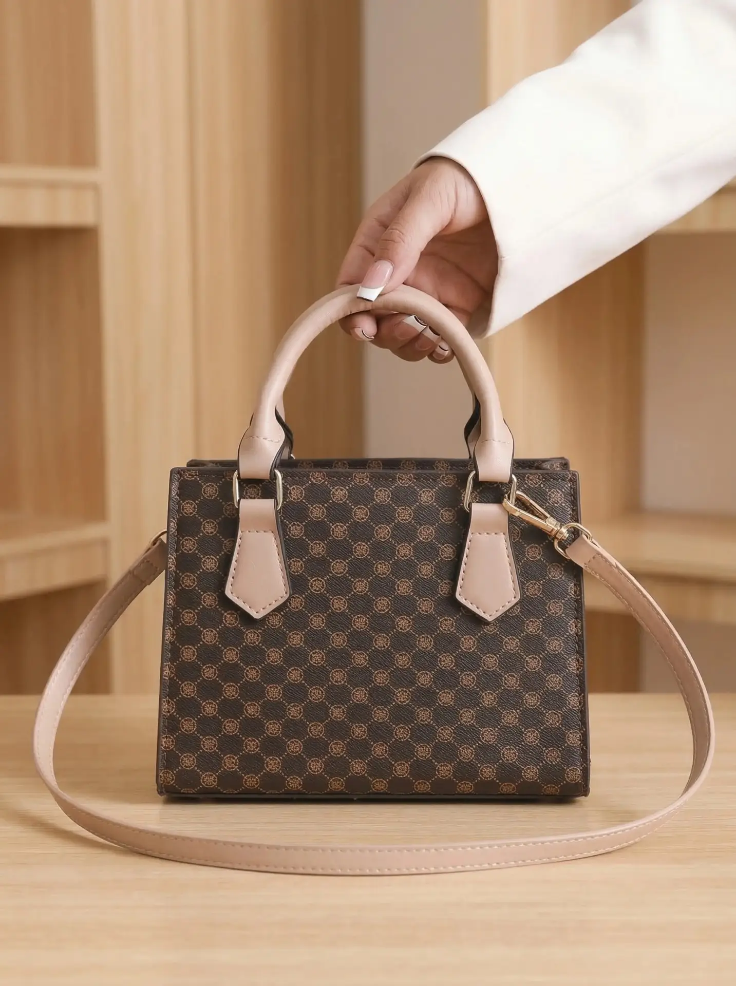 Vintage Checkered Handbag for Women with Leather Handles - Image 6