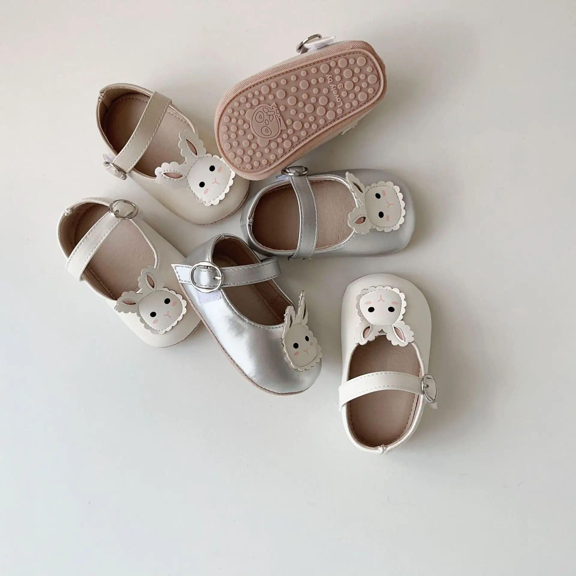 Cute Bunny Embroidered Baby Shoes Beige — feature 3