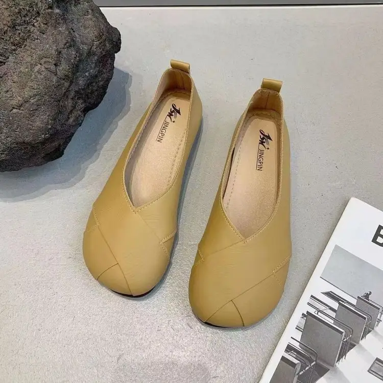 Women's French Retro Flat Shoes White Beige Skirt Bean