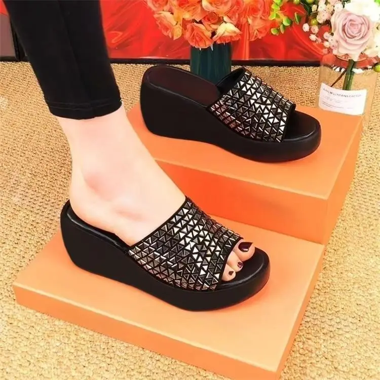 Rhinestone Soft Leather Sandals and Slippers Women's Summer 2025 Explosive Outwear Fashionable Thick Bottom Wedge Slides Flat Bottom Women's Shoes — feature 4