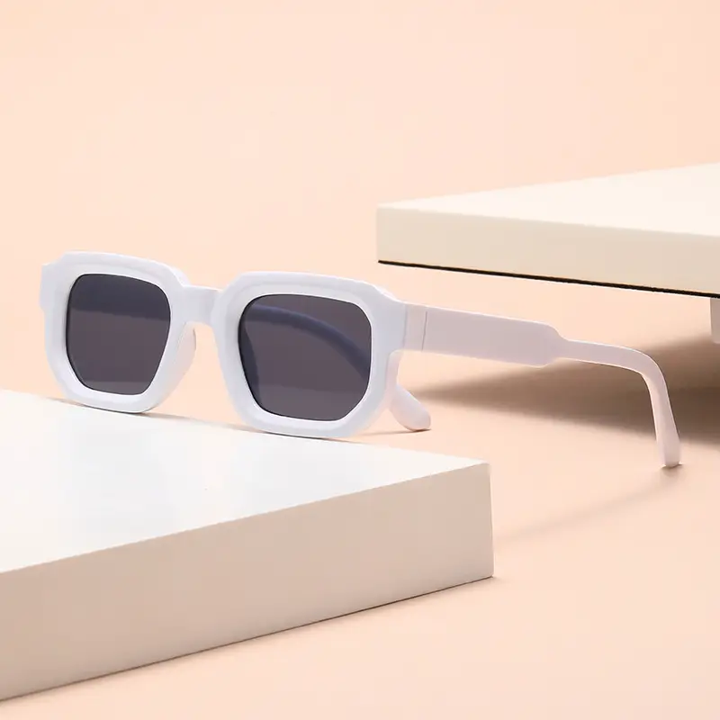 Women's Square Frame Sunglasses with Gradient Shades - Image 3