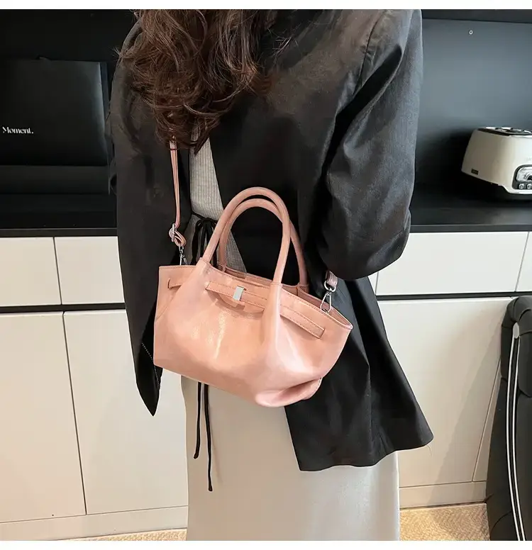 Pink Velvet Shoulder Bag for Women 2025 New Commuter — feature 24