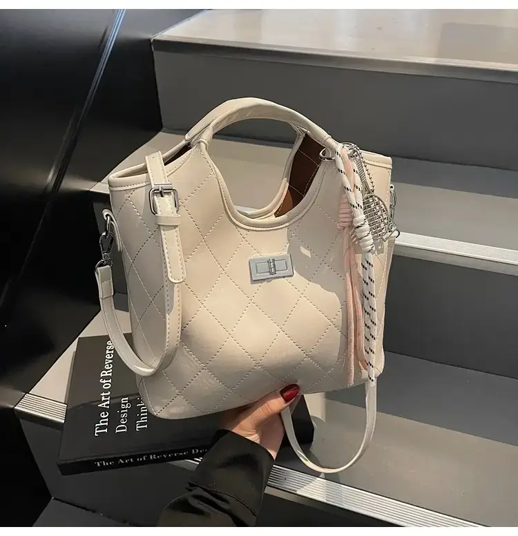 Women's Vintage Diamond Lattice Shoulder Bag Beige 2025 — feature 15