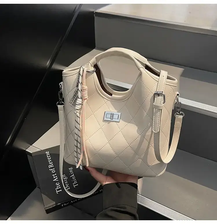Women's Vintage Diamond Lattice Shoulder Bag Beige 2025 — feature 16