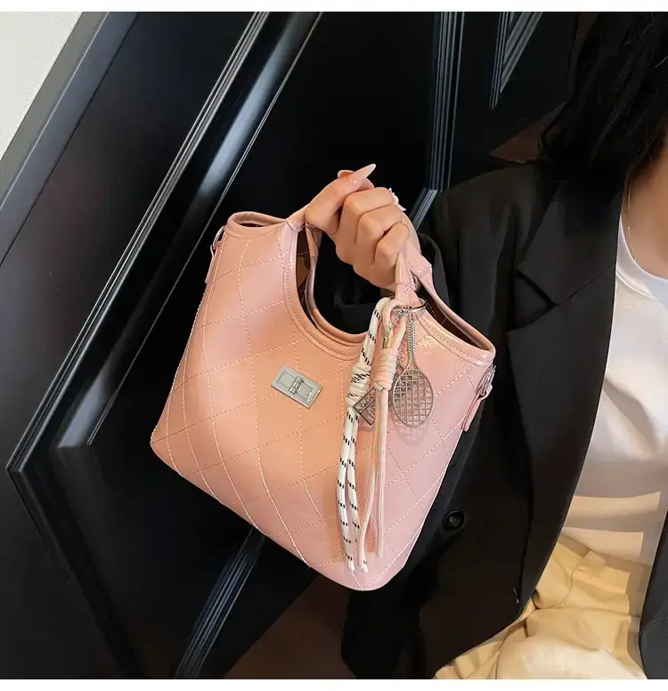 Women's Vintage Diamond Lattice Shoulder Bag Beige 2025 — feature 18
