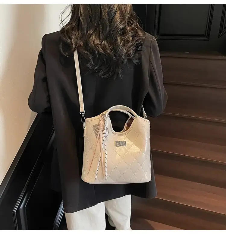 Women's Vintage Diamond Lattice Shoulder Bag Beige 2025 — feature 32