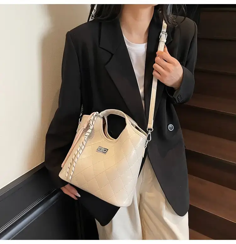 Women's Vintage Diamond Lattice Shoulder Bag Beige 2025 — feature 34